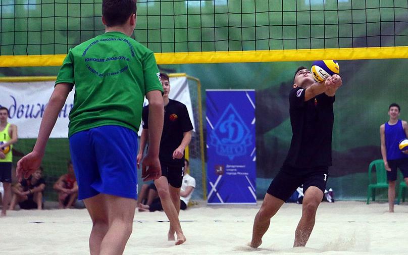 Турнир по пляжному волейболу завершился в Москве