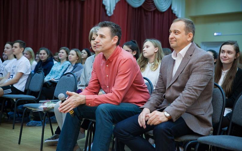 Мастер-класс со старшеклассниками провел актер Виталий Абдулов
