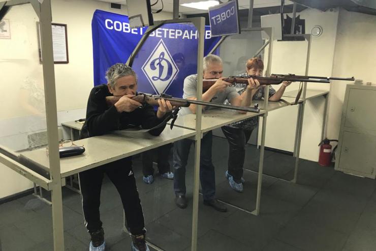 В Кемерове состоялись динамовские соревнования по стрельбе из малокалиберной винтовки среди ветеранов 