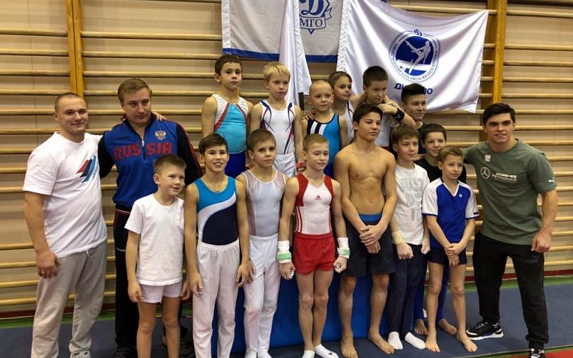 Динамовские гимнасты поздравили своего воспитанника с победой на чемпионате мира