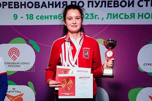 Динамовская спортсменка Алина Лисица завоевала золото на всероссийских соревнованиях по пулевой стрельбе 