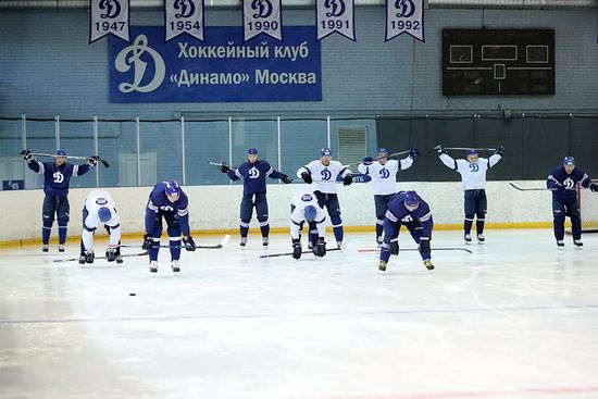 ХК «Динамо-Москва» подписал контракты с 27 игроками