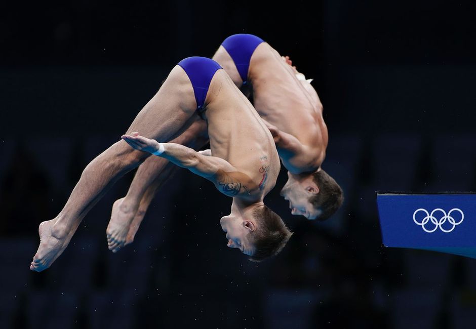 Александр Бондарь и Виктор Минибаев — бронзовые призеры Олимпиады в Токио в синхронных прыжках в воду с вышки