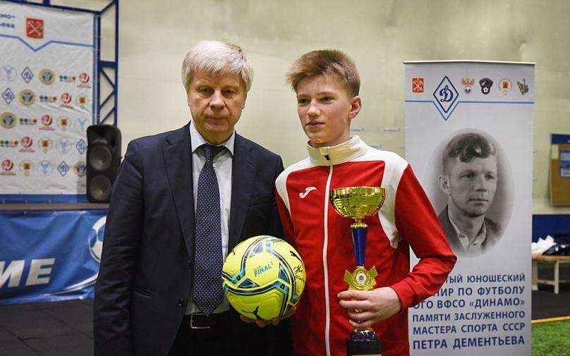 В Санкт-Петербурге провели XIII юношеский турнир по футболу памяти выдающегося динамовского футболиста Петра Дементьева