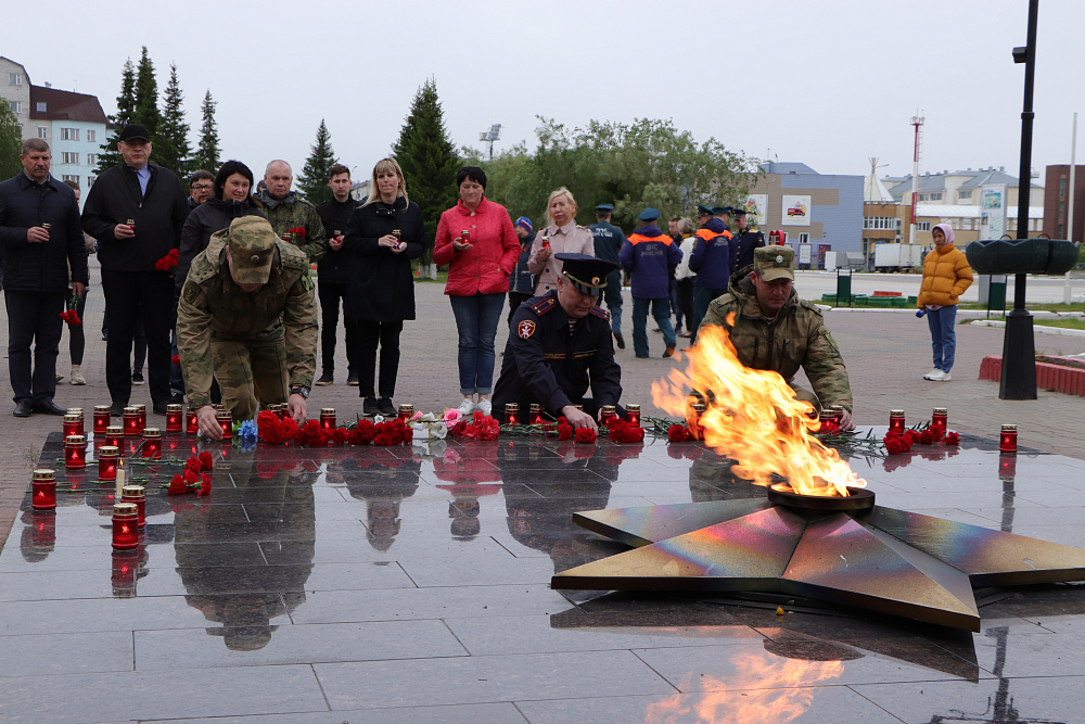 В Нарьян-Маре начальник и офицеры Управления Росгвардии почтили память жертв Великой Отечественной войны