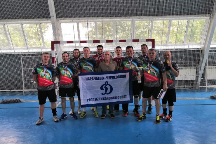 Динамовцы из Черкесска одержали очередную победу на ветеранских соревнованиях по гандболу