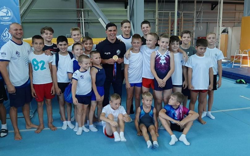 В столичном гимнастическом клубе «Динамо-Москва» имени Михаила Воронина состоялась встреча с олимпийскими чемпионами  