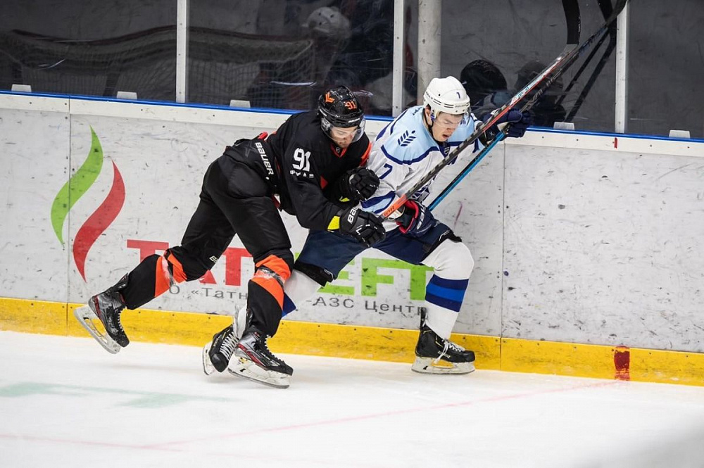 Хоккеисты «Динамо-Алтай» в серии буллитов обыграли казанский «Феникс» в ВХЛ