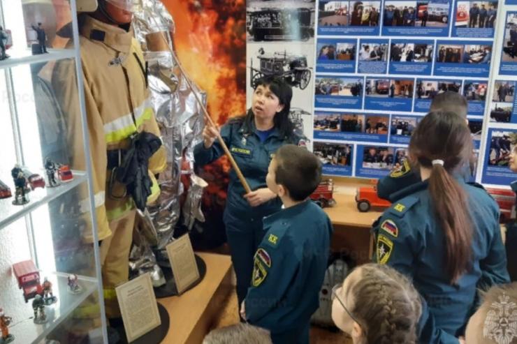 Во Всемирный день гражданской обороны васильевские кадеты МЧС посетили музей пожарной охраны Зеленодольска