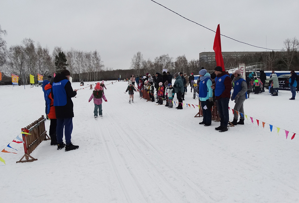 Юные лыжники определили победителей в городском первенстве, прошедшем при поддержке омского «Динамо»
