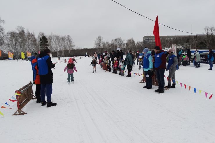Юные лыжники определили победителей в городском первенстве, прошедшем при поддержке омского «Динамо»