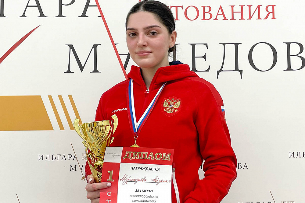 Динамовка Айзанат Муртазаева завоевала золото на всероссийских соревнованиях по фехтованию