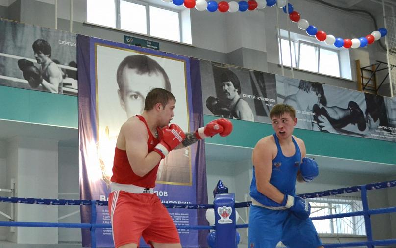 В Барнауле состоялись динамовские соревнования по боксу, посвященные  памяти погибших сотрудников УФСБ России по Алтайскому краю