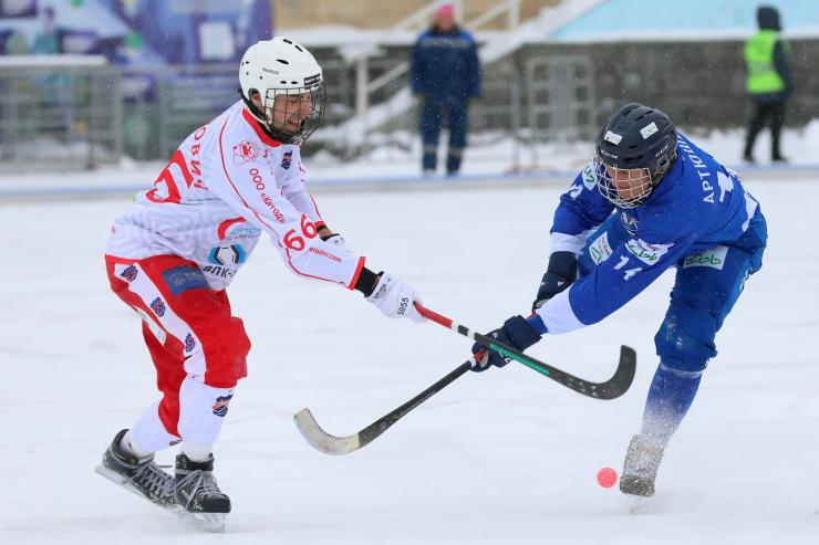 Хоккеисты «Ак Барс-Динамо» сыграли вничью с новосибирским «Сибсельмашем» и вышли в плей-офф чемпионата России по хоккею с мячом 