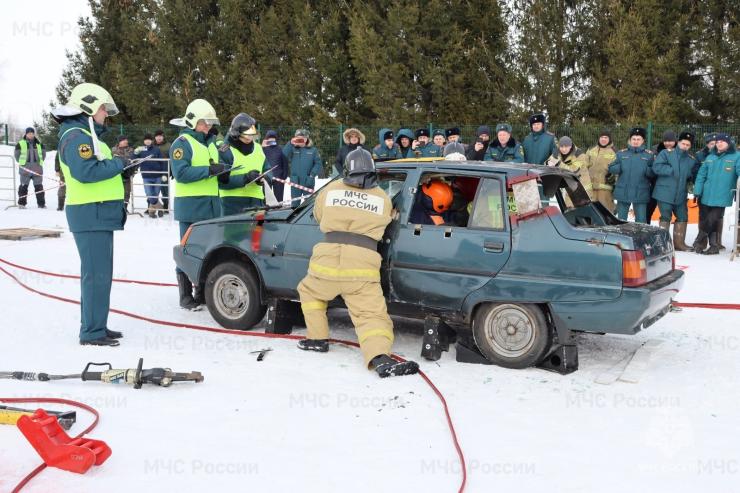 В Татарстане определили лучшую команду среди пожарных по спасению людей при ДТП