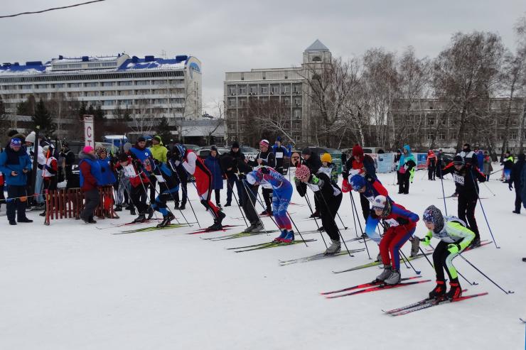 В Омске при поддержке «Динамо» прошло городское первенство по лыжным гонкам среди школьников