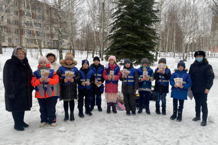 В Татарстане юидовцы напомнили сверстникам о правилах поведения на дороге