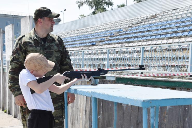 На омском стадионе «Динамо» состоялась военно-патриотическая игра «Зарница»