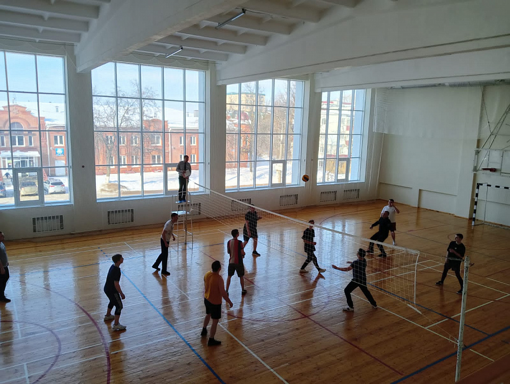 Бугульминские полицейские провели товарищеский матч по волейболу с подшефными воспитанниками 