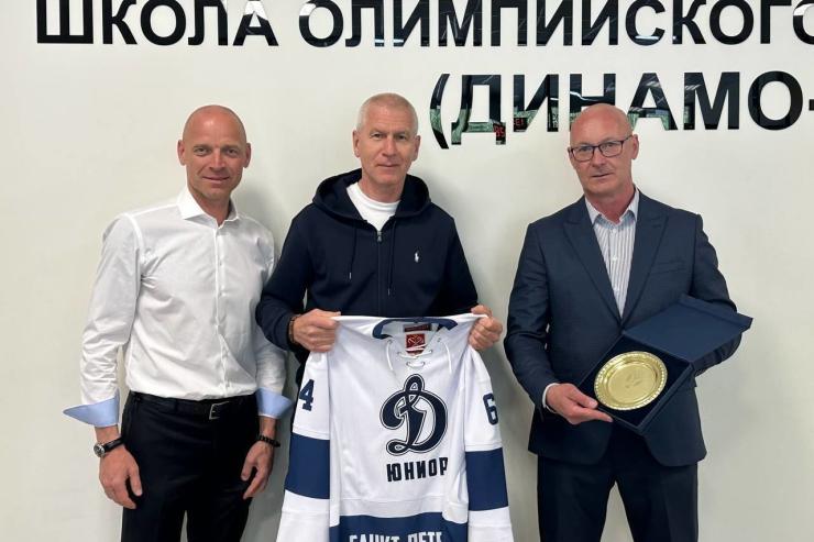 Министр спорта РФ Олег Матыцин посетил СШОР по хоккею «Динамо-Юниор» в Санкт-Петербурге