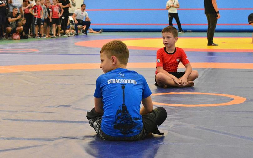 В Севастополе прошли детско-юношеские соревнования по спортивной борьбе «Юный динамовец»