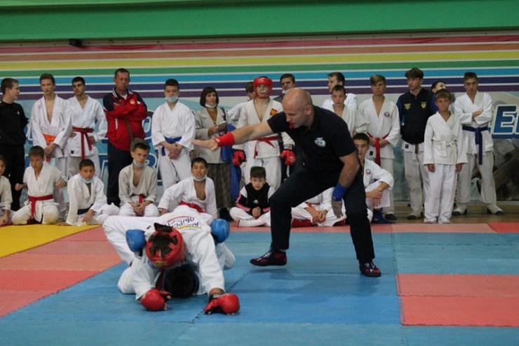 В Биробиджане состоялся турнир по рукопашному бою памяти ветерана органов внутренних дел, участника ВОВ, кавалера ордена Славы Алексея Носенко
