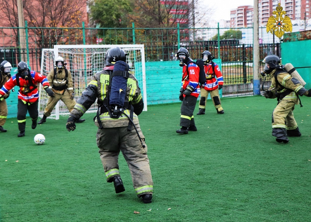 В Благовещенске состоялись первые соревнования по мини-футболу в СИЗОД среди пожарно-спасательных подразделений