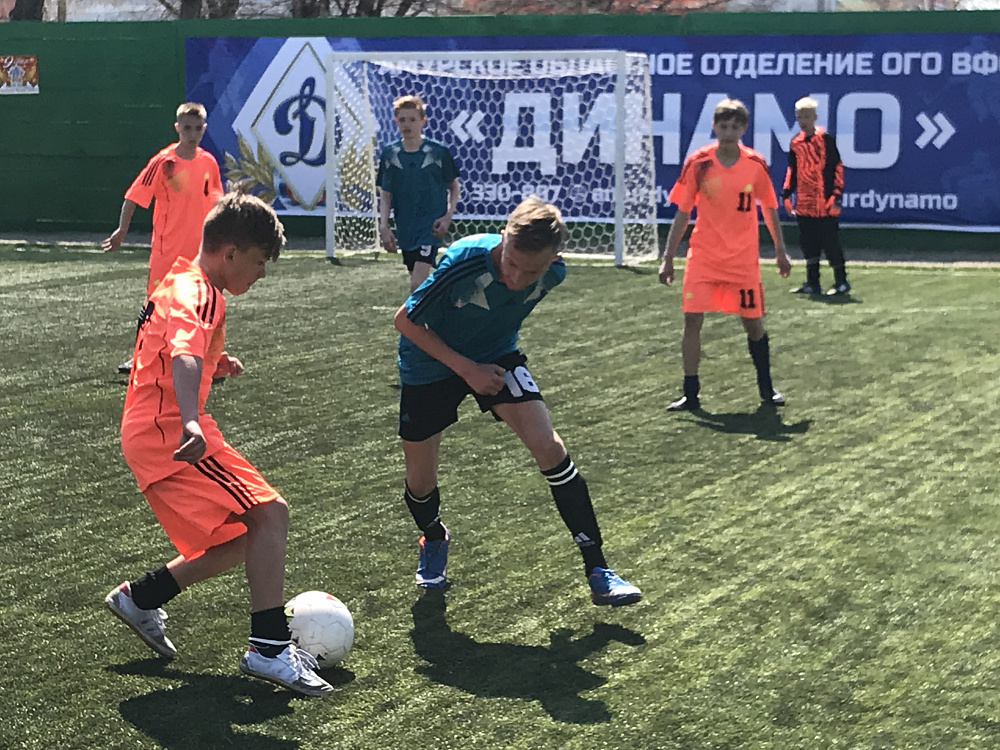 На футбольном поле «Динамо» прошел турнир по мини-футболу, посвященный 76-летию Победы в Великой Отечественной войне