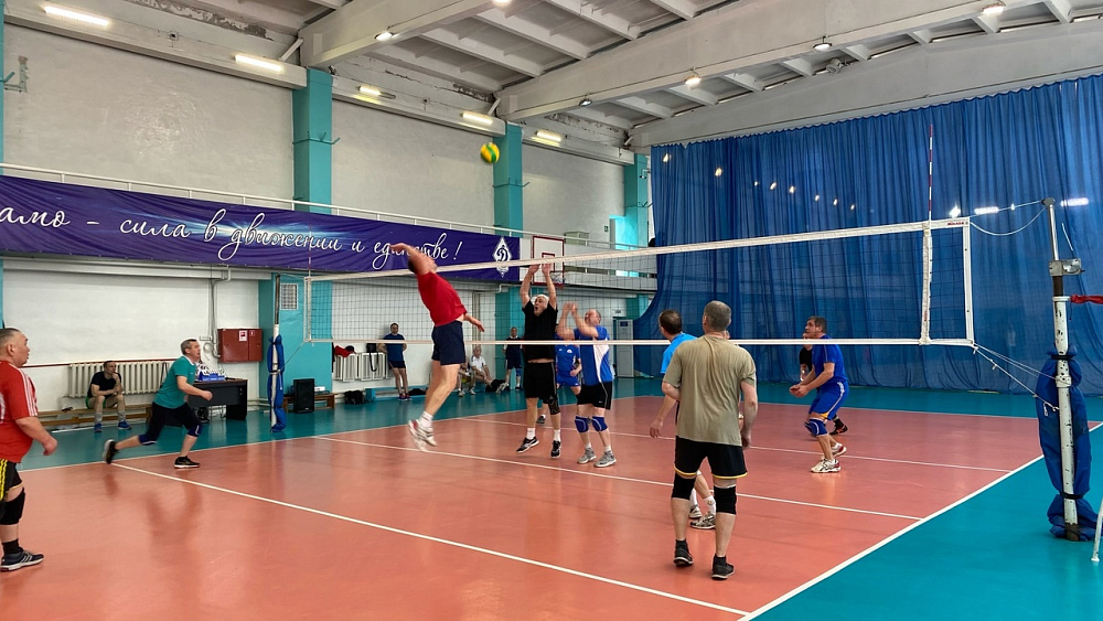 В Иркутске состоялся динамовский турнир по волейболу среди ветеранов