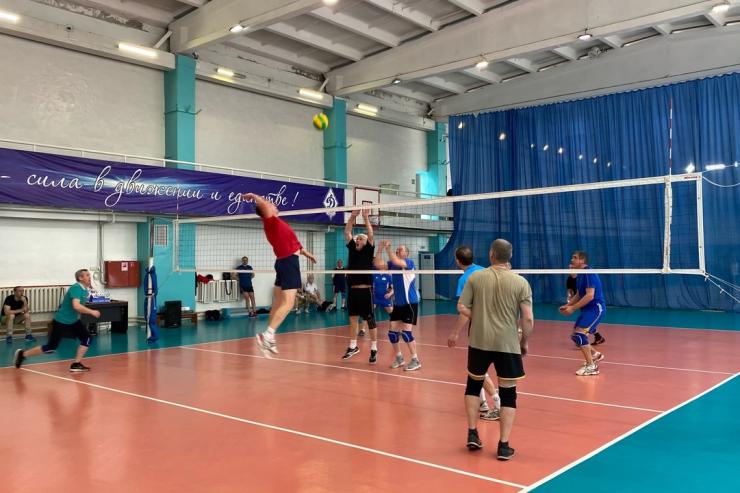 В Иркутске состоялся динамовский турнир по волейболу среди ветеранов